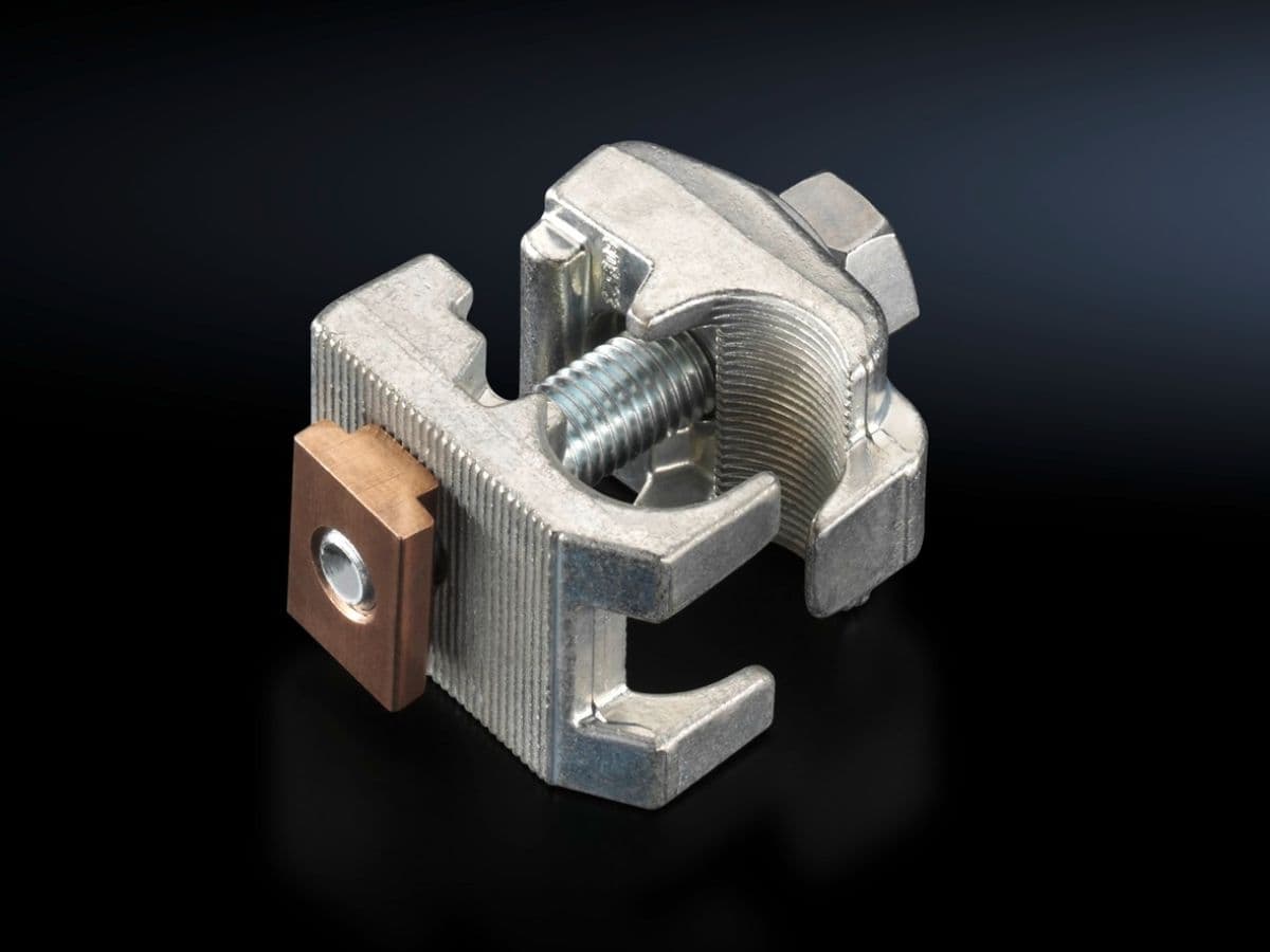 Connection clamp for round conductors