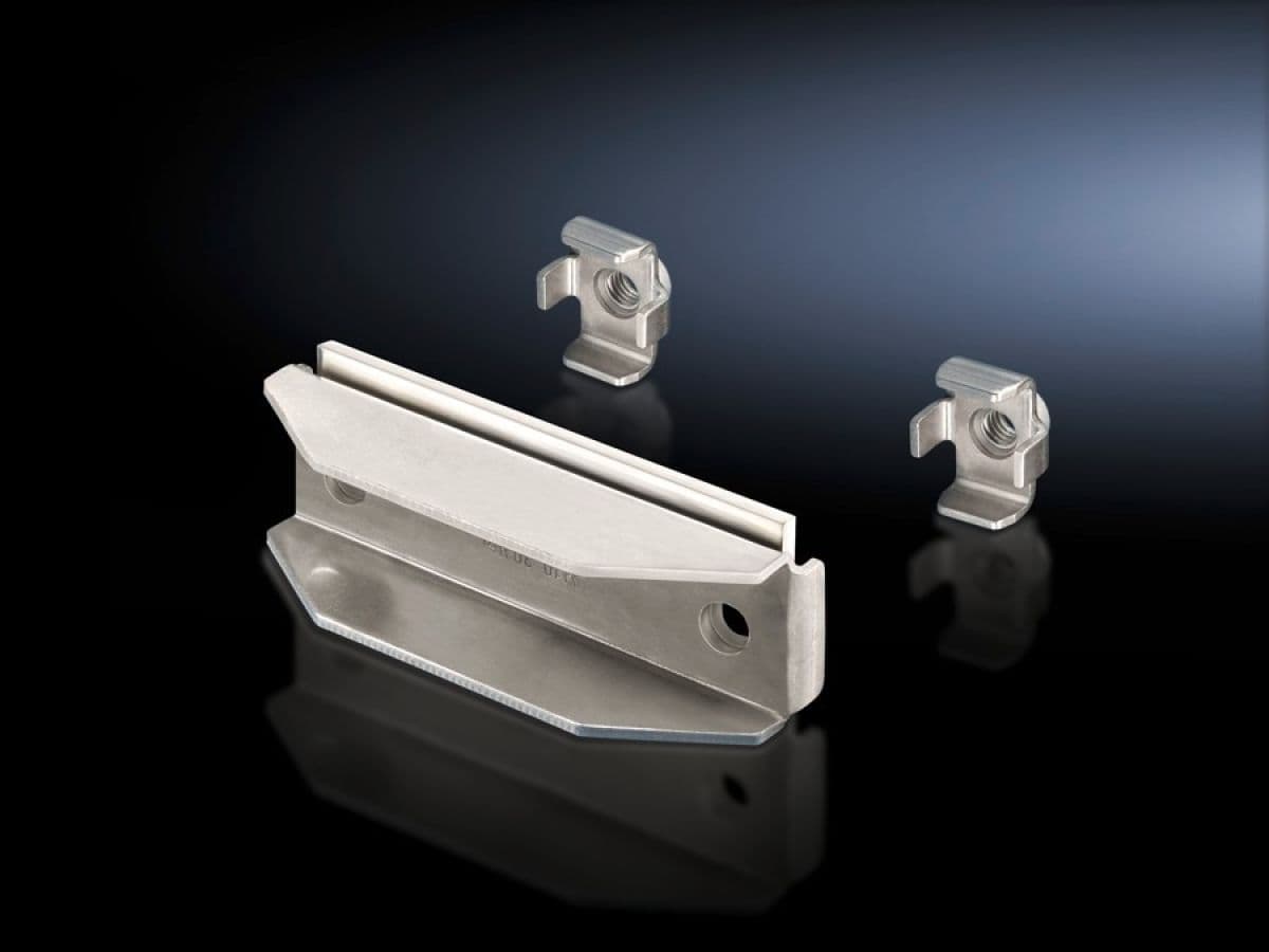 Connection plate for laminated copper bars