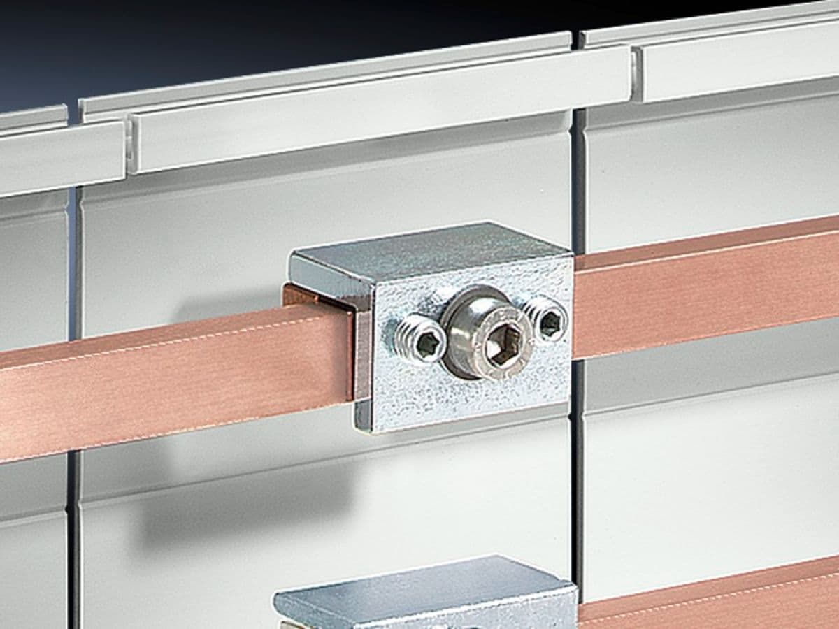 Busbar connector