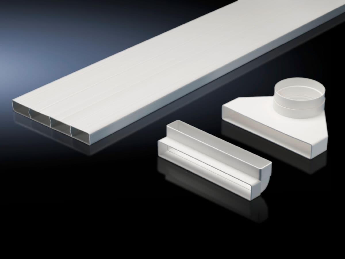 Shallow air duct system for roof-mounted cooling units and roof-mounted air-water heat exchangers
