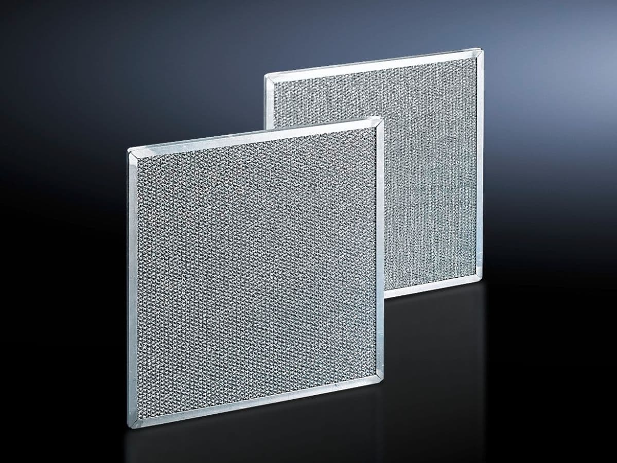 Metal filter for cooling units, climate control door, section door, air-air heat exchangers and chillers